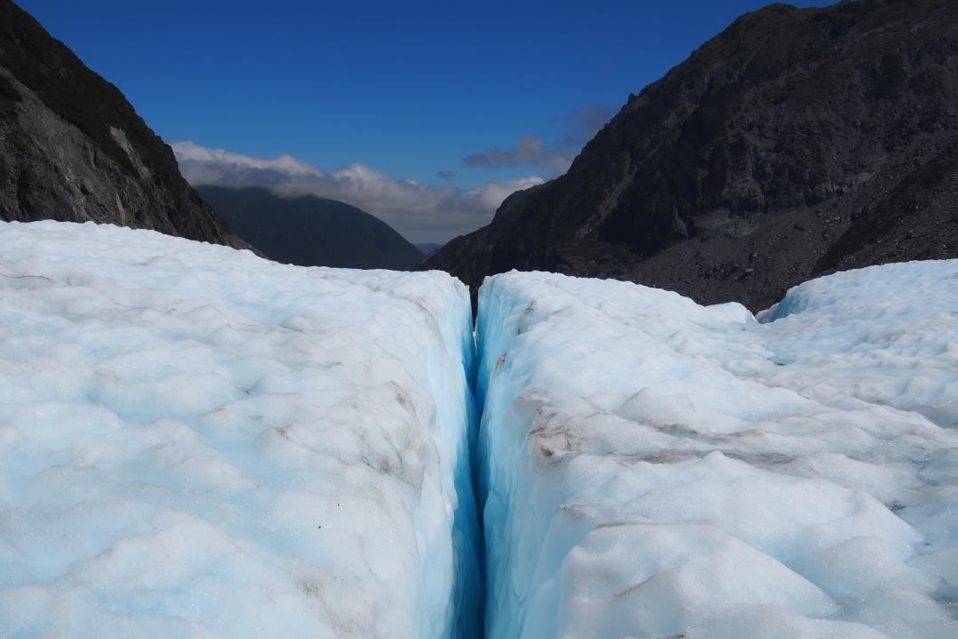 Randonner sur le glacier Fox en Nouvelle-Zélande : une faille impressionnante